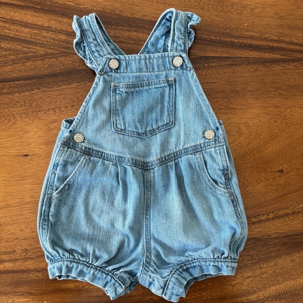 GAP Baby Denim Blue Short Overalls Organic Cotton Size 6-12M.